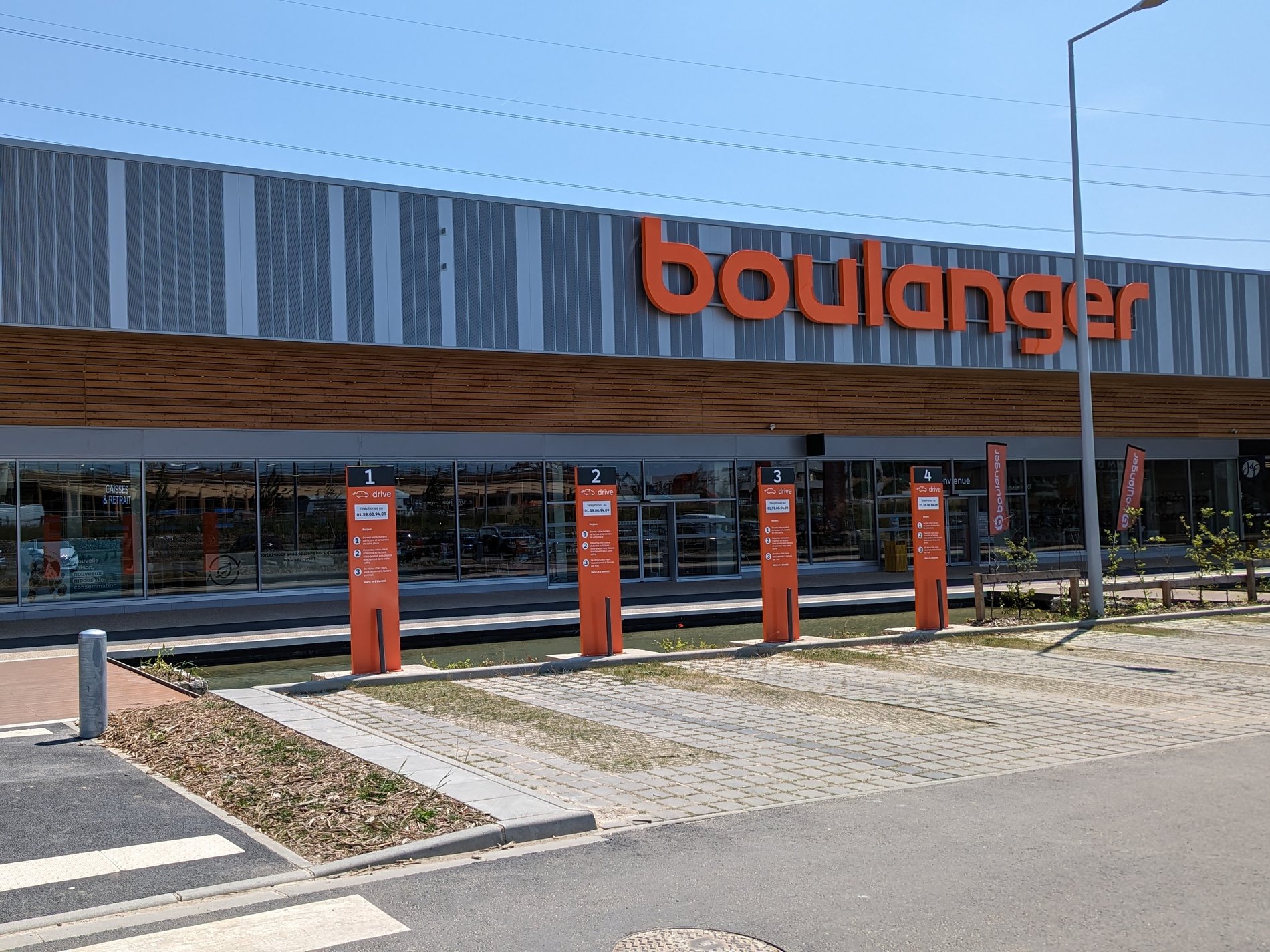 Les places réservées au Drive de votre magasin Boulanger Persan-Chambly