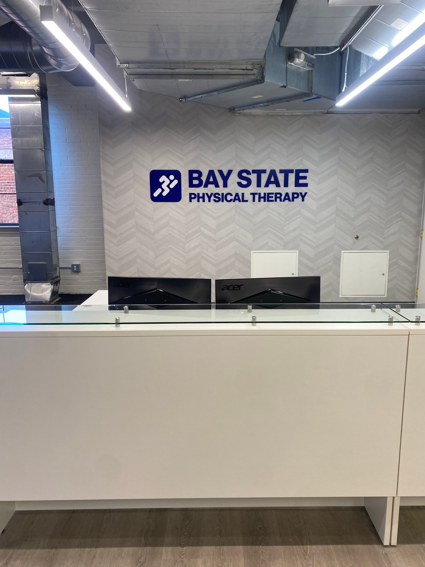 MA-SouthBoston-BSPT front desk area.