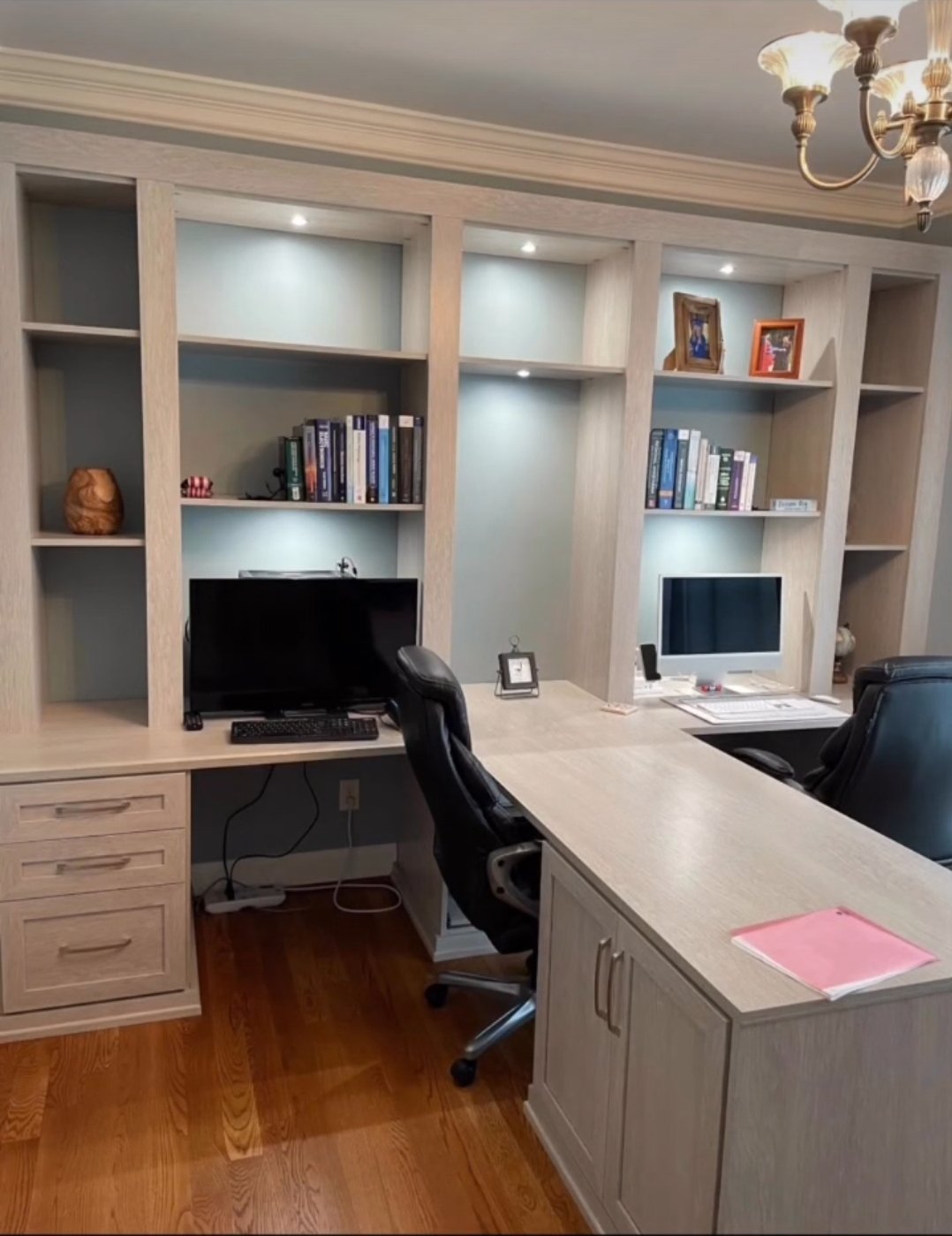 Richmond - Custom closets - Double office desk with built-in bookshelves and drawers