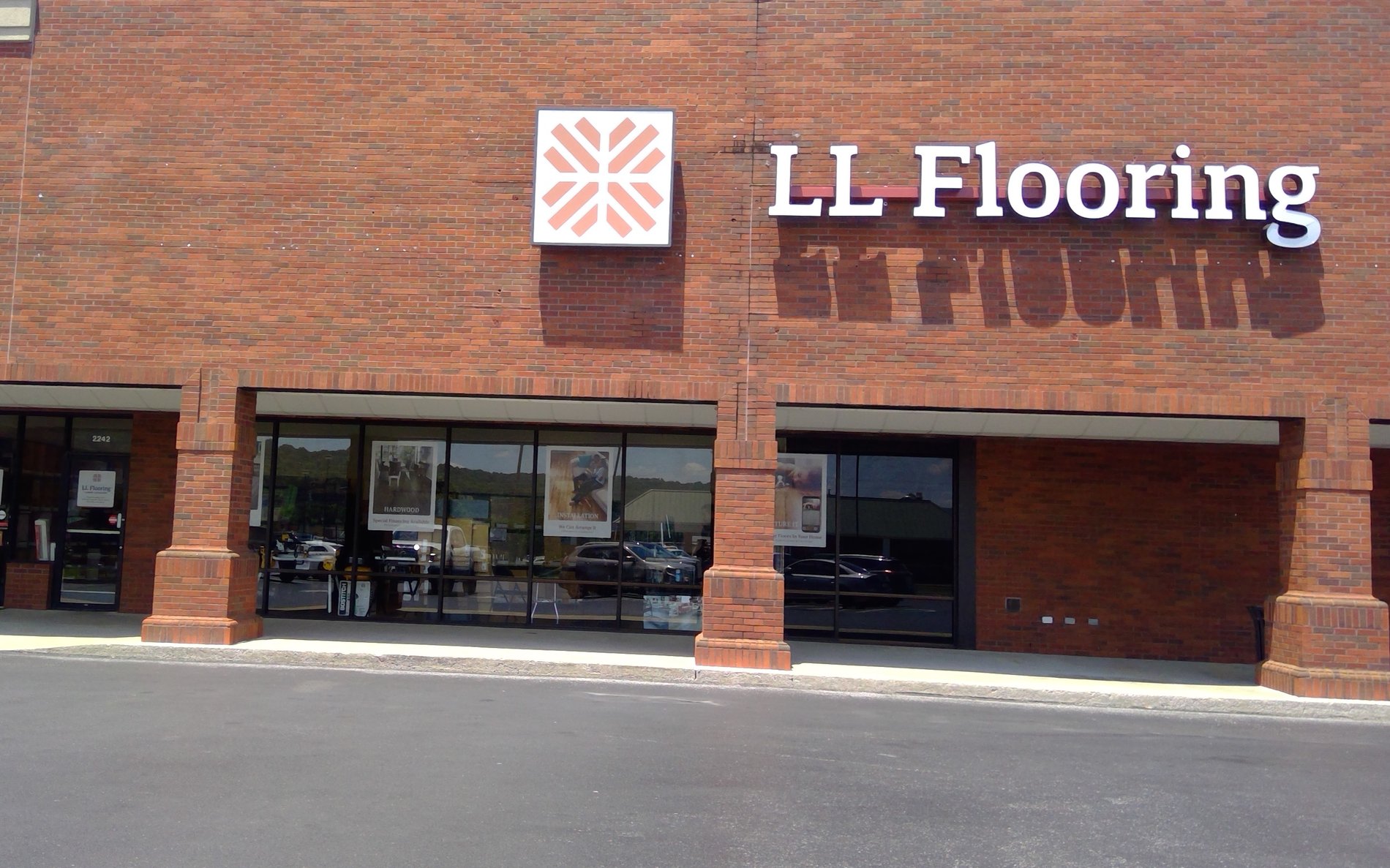 LL Flooring #1063 Pelham | 2242 Pelham Parkway | Storefront