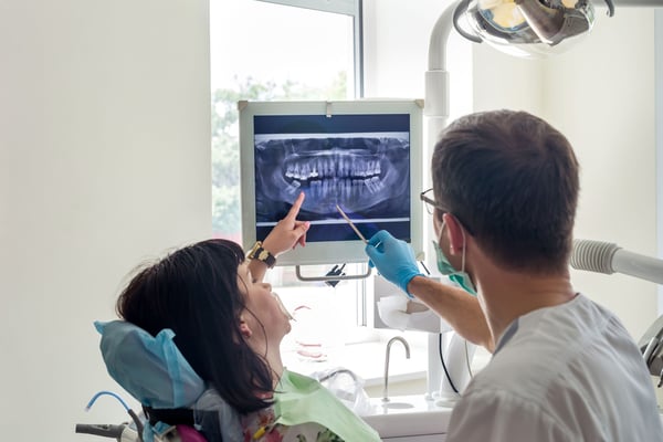 examen dentaire et radiographie à la clinique dentaire de meyrin