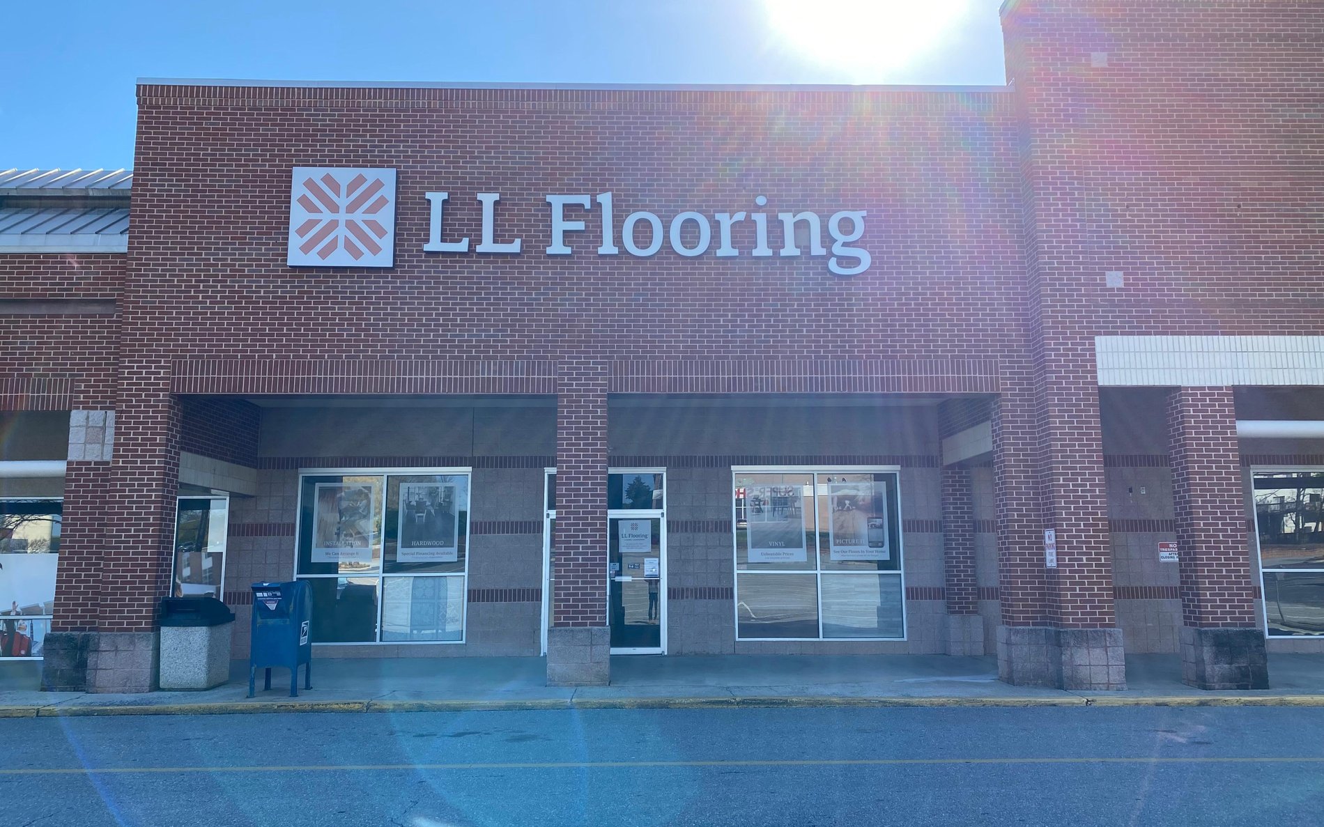 LL Flooring #1020 Lynchburg | 3700 Candlers Mountain Rd | Storefront