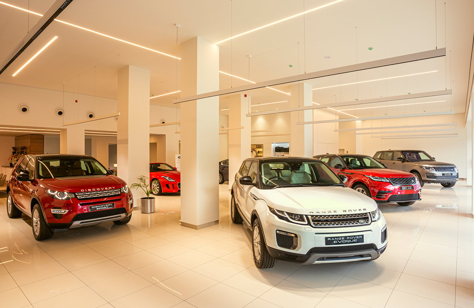 Build Your Range Rover India  : Experience �tHe World Of Defender�.