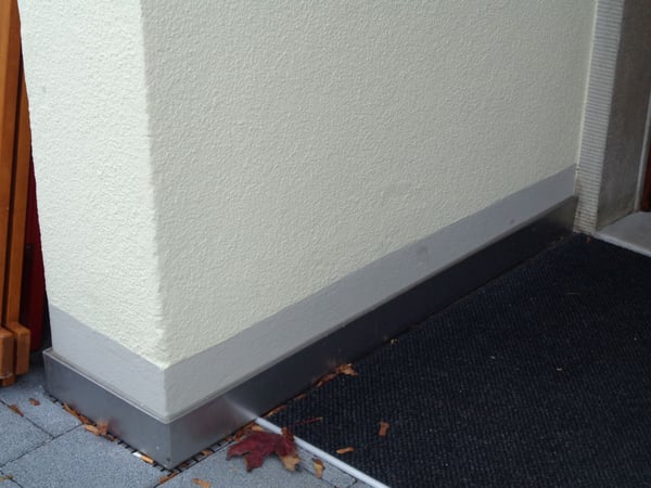 Sockelabdeckung Chromstahl Hauseingang Pfister Markus Spenglerei