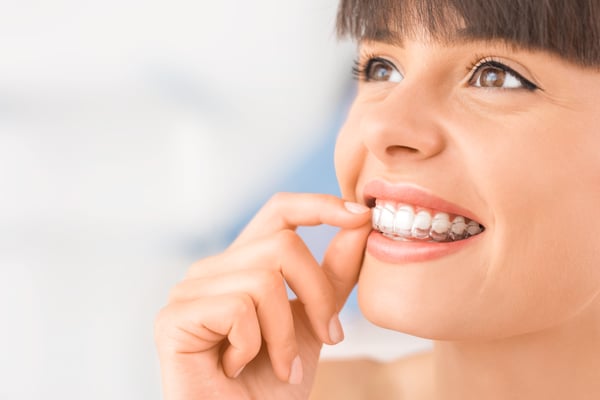 orthodontie et esthétique à Meyrin pour des dents alignées et naturellement blanches