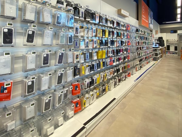 Rayon de protection smartphone Boulanger Bourg-en-Bresse avec les coques, étuis, folios et verre trempé parmi les marque essentiel b, Samsung, Apple, Otterbox, adequat, rhinoshield et farce case.