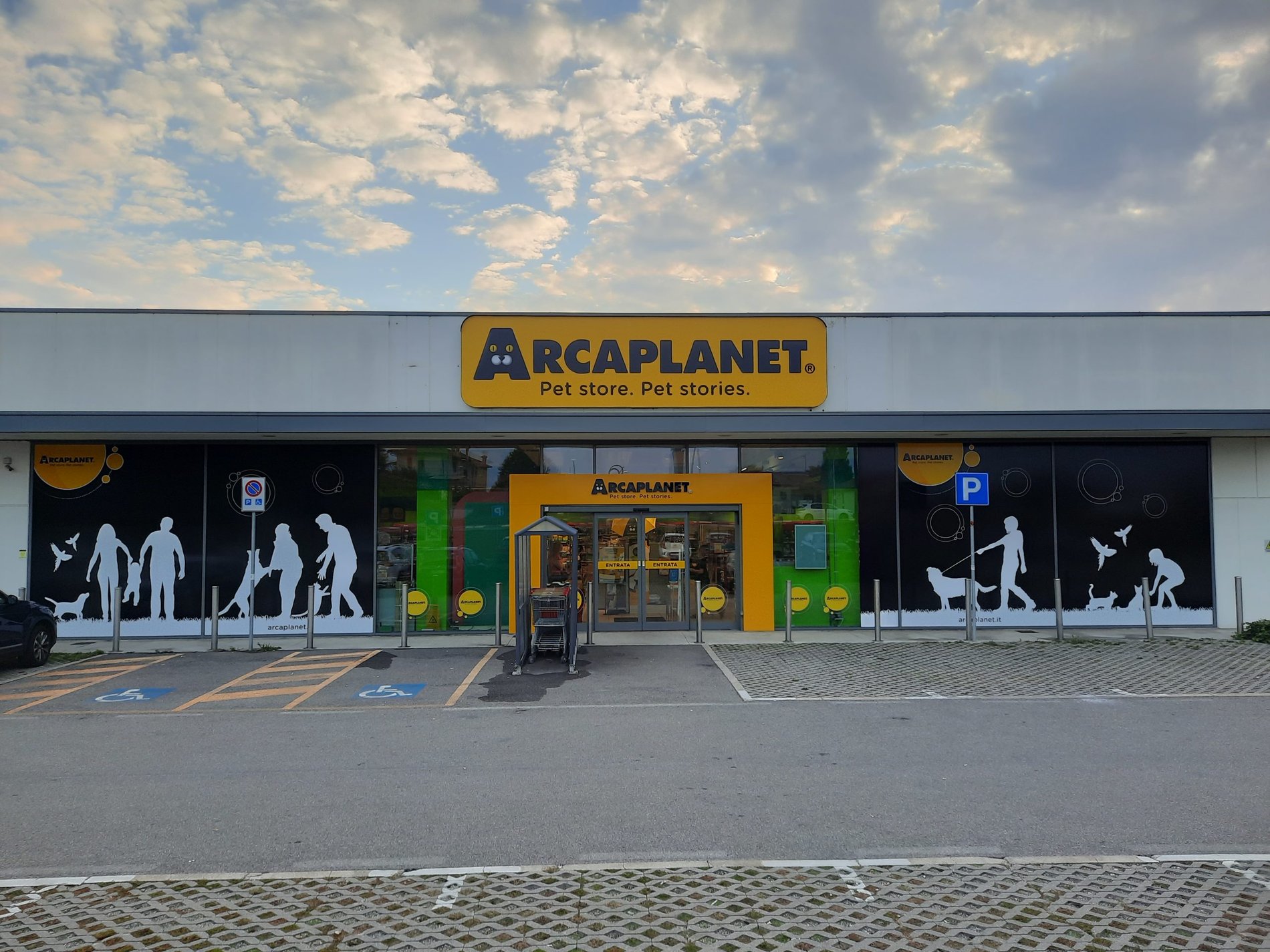 Arcaplanet Appiano Gentile Via Salvo D'Acquisto, 12/A, LOMBARDIA