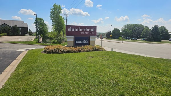 Woodbury Slumberland Furniture store sign