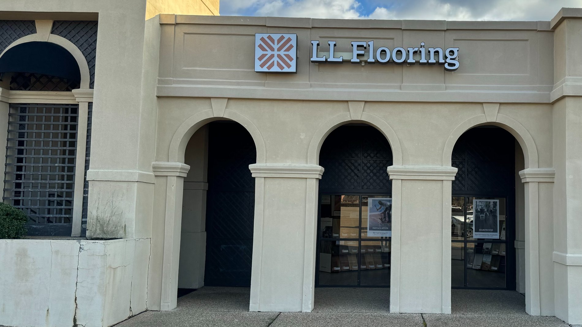 LL Flooring #1440 Hattiesburg | 4700 Hardy Street | Storefront