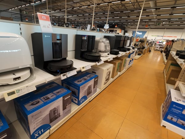 Espace robot aspirateur laveur dans votre magasin  Boulanger Poitiers - Chasseneuil Du Poitou