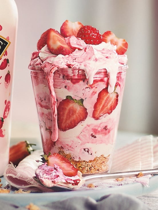Himmlisches Strawberries & Cream Dessert