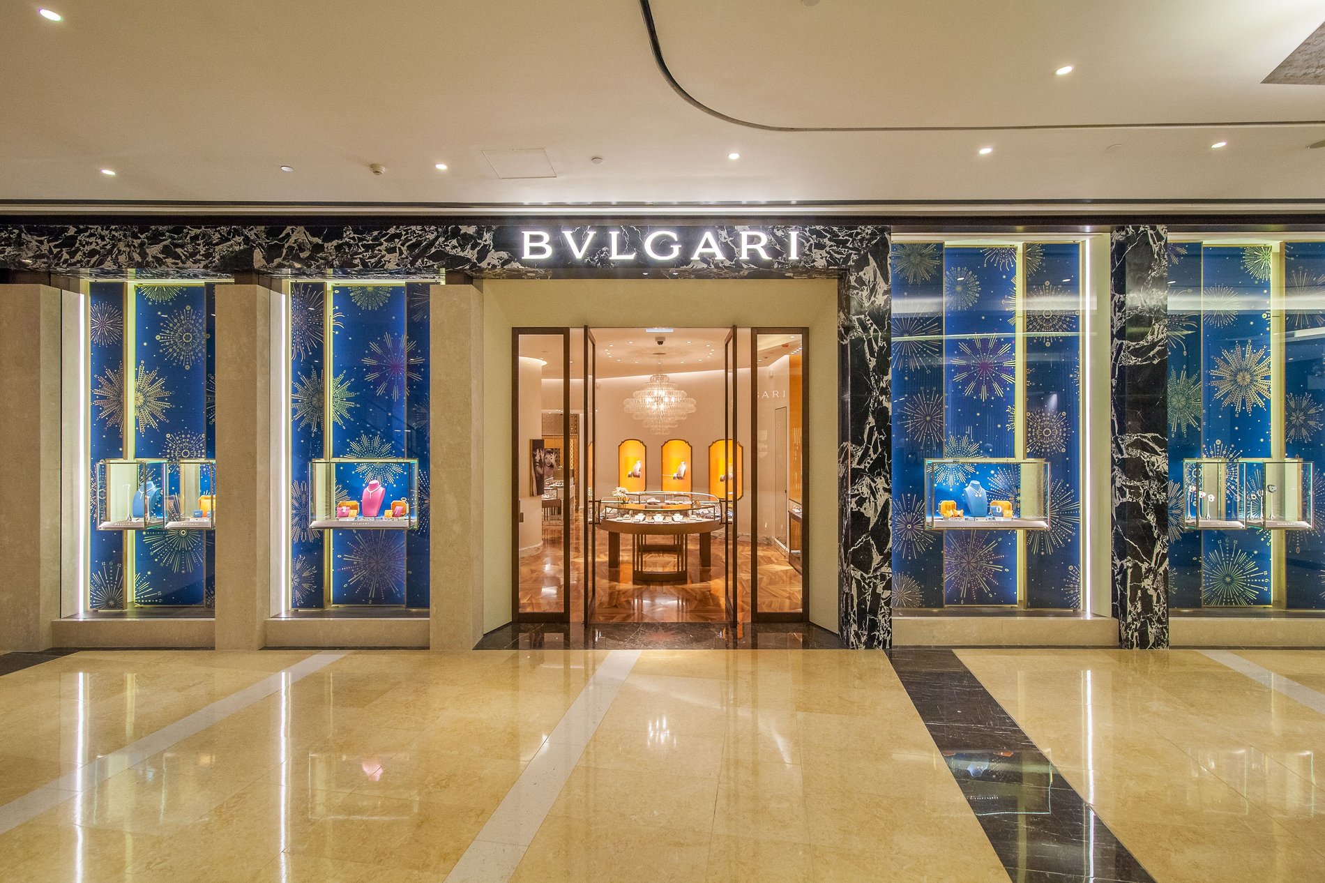 BULGARI | Fine Italian Jewellery, Watches & Luxury Goods in Macau, Avenida  de Sagres, Nape