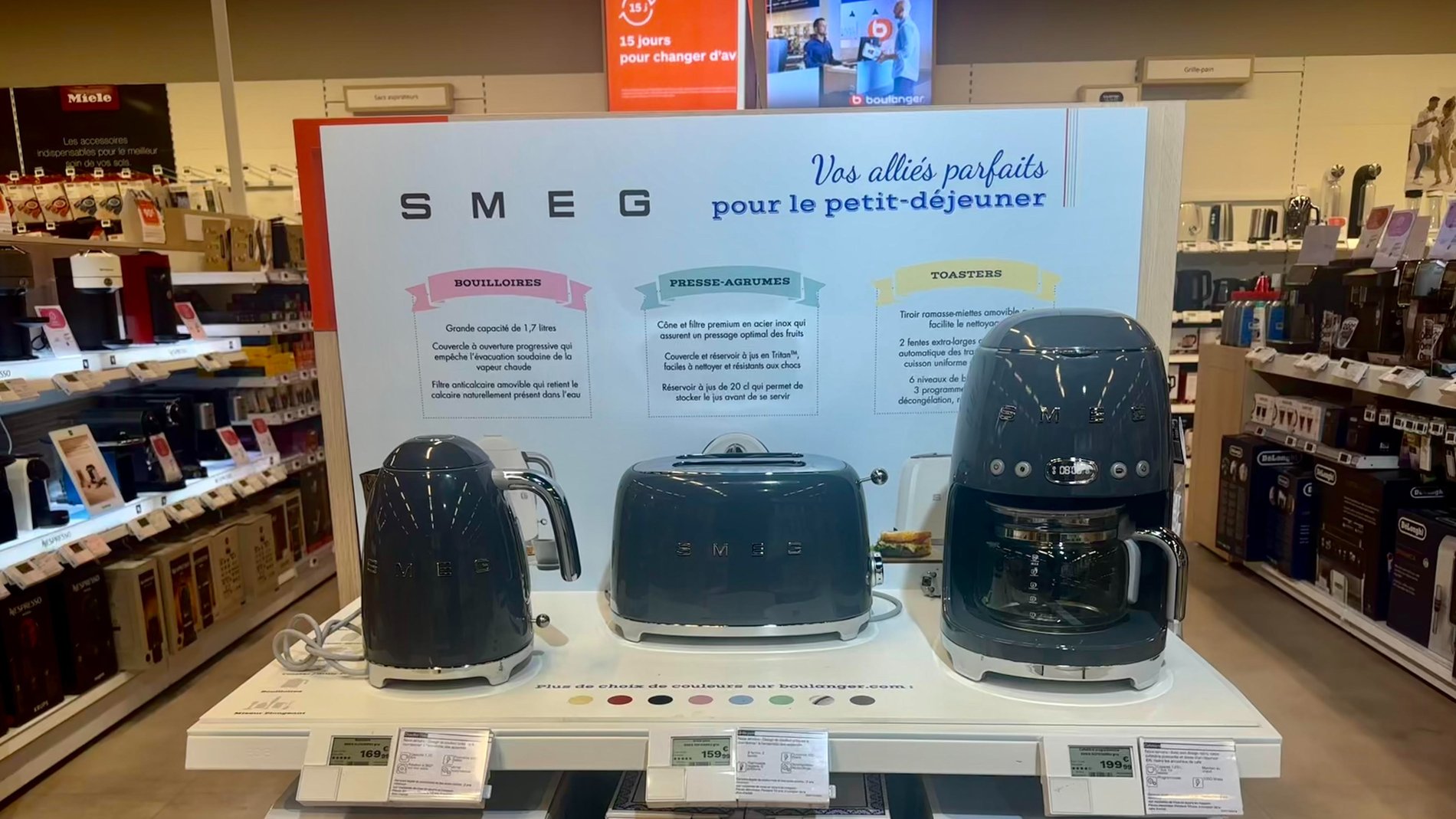 Bouilloire, Grille-pain, cafetière Smeg.