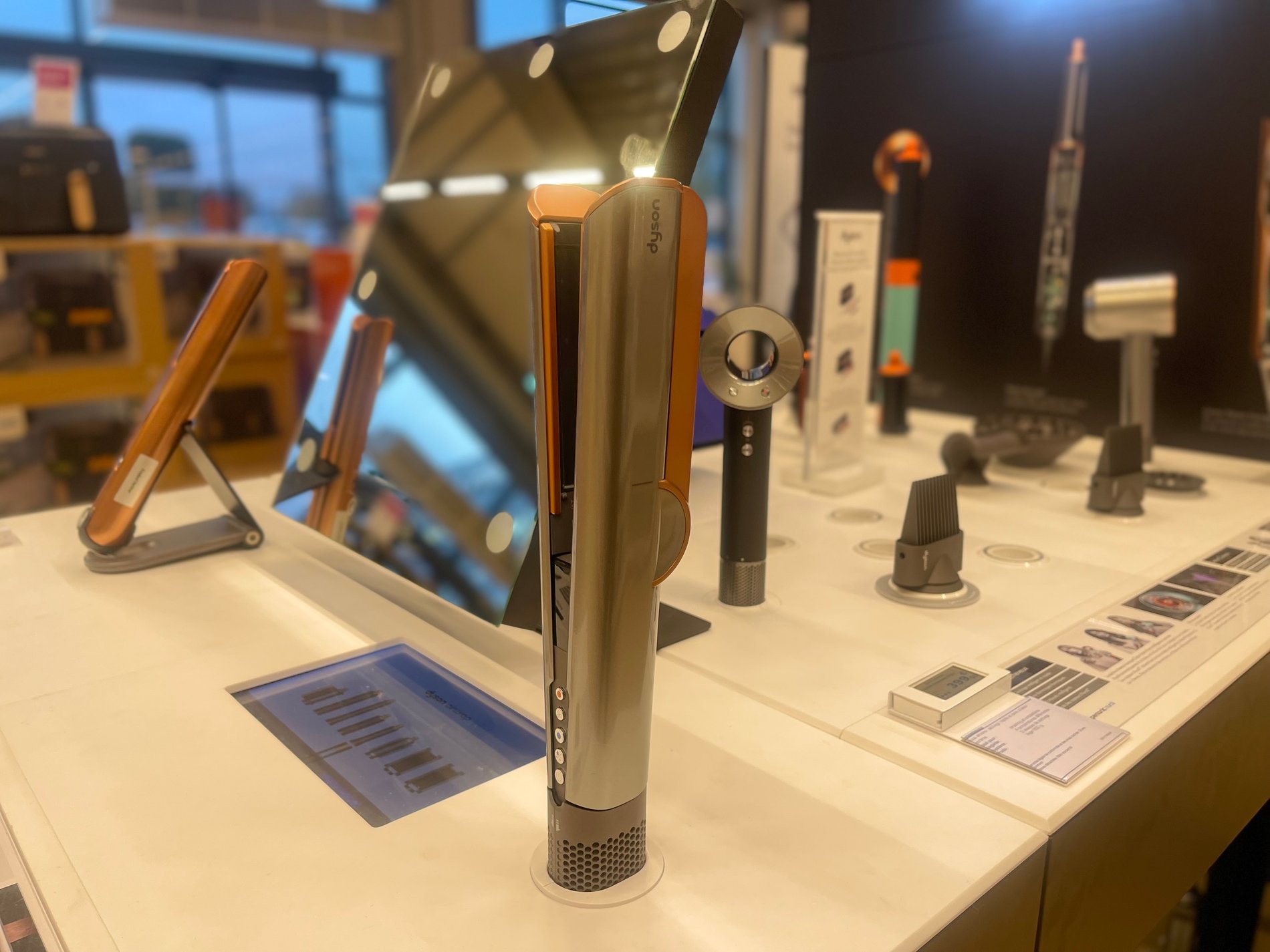table coiffure avec le airstrait dyson chez boulanger nantes atlantis saint-herblain