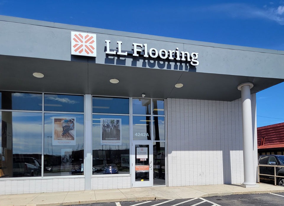LL Flooring #1076 West Columbus | 4242 West Broad Street | Storefront