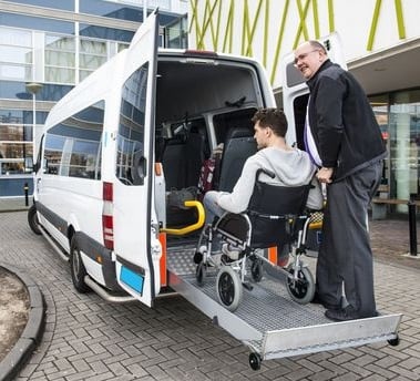 INVA Mobil wir bewegen Menschen Rollstuhltaxi