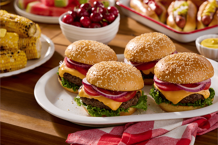 cheeseburgers and grilled corn