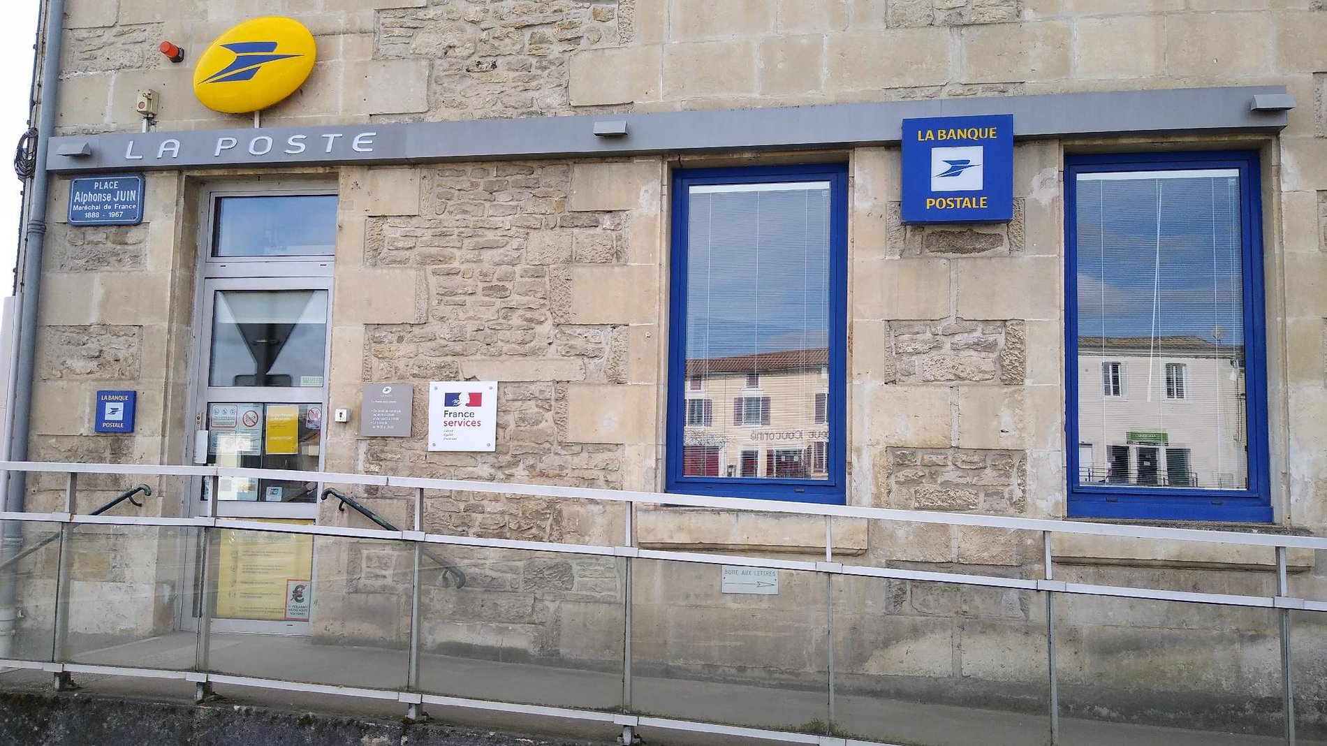 La Poste CHAMPDENIERS SAINT DENIS (79220) - La Poste