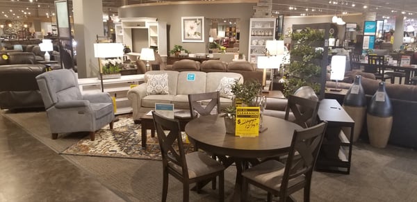 Slumberland Furniture Store Near You in Quincy,  IL -  Showroom