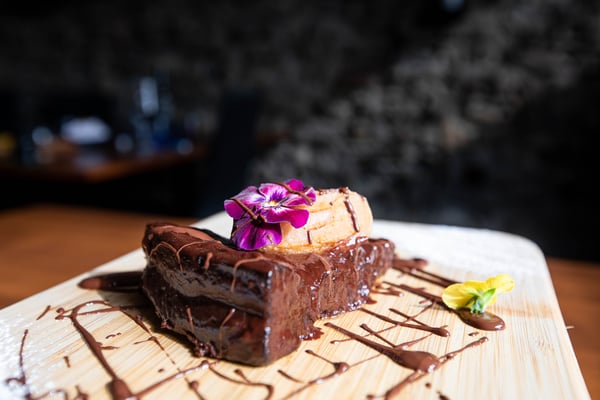 torta al cioccolato con caramello salato