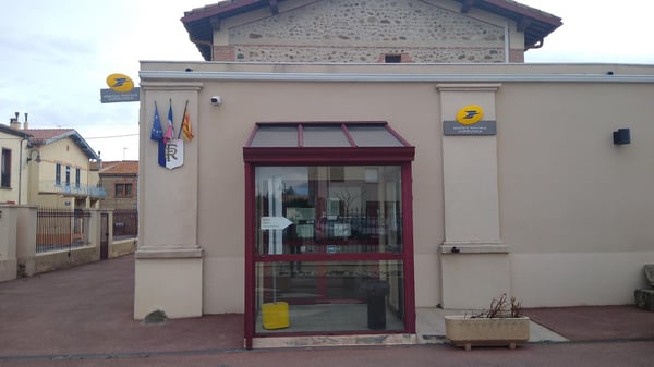 La Poste Agence Communale VILLENEUVE LA RIVIERE Mairie