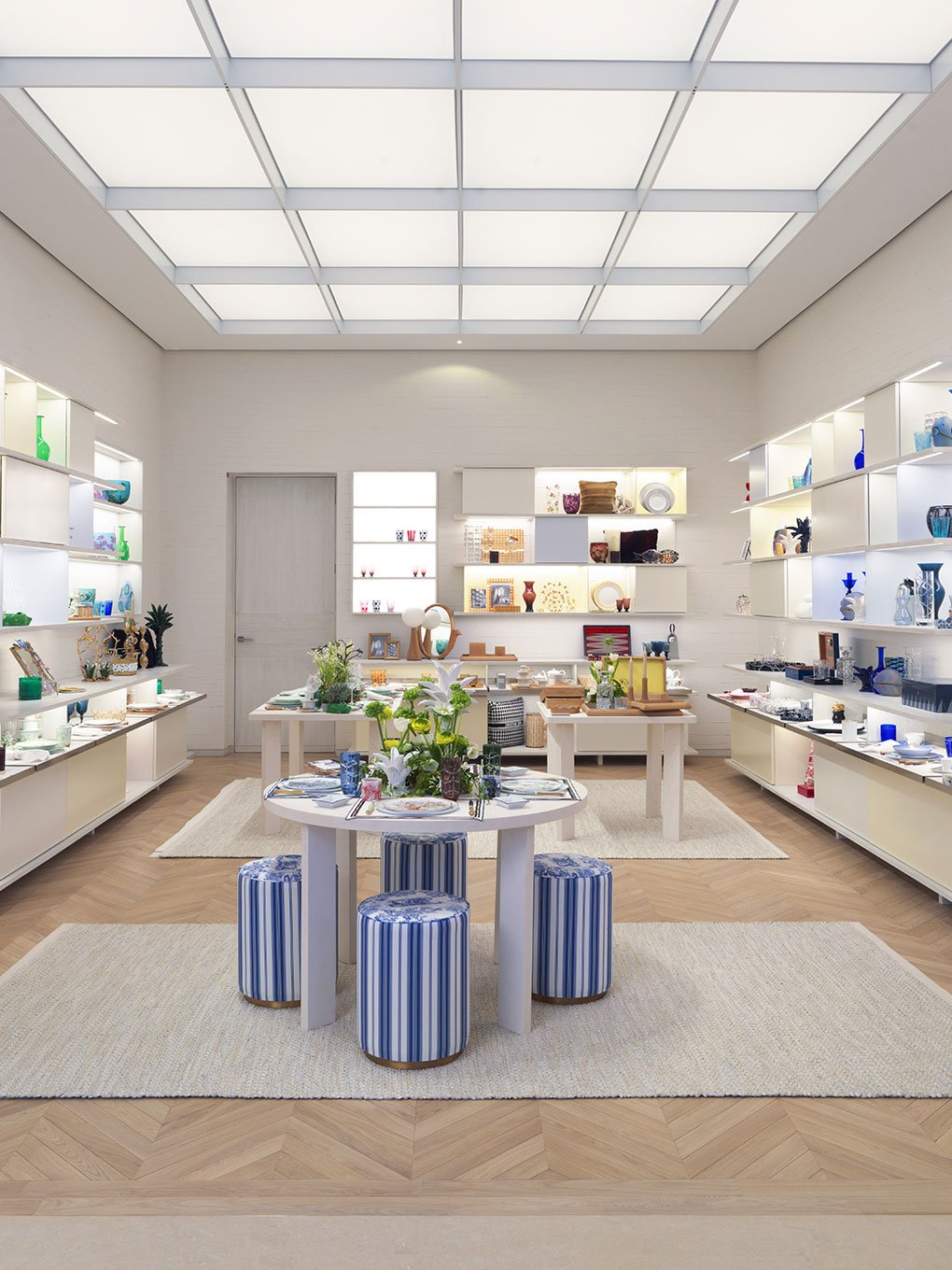 DIOR Dior Boutique France Paris 30 Avenue Montaigne