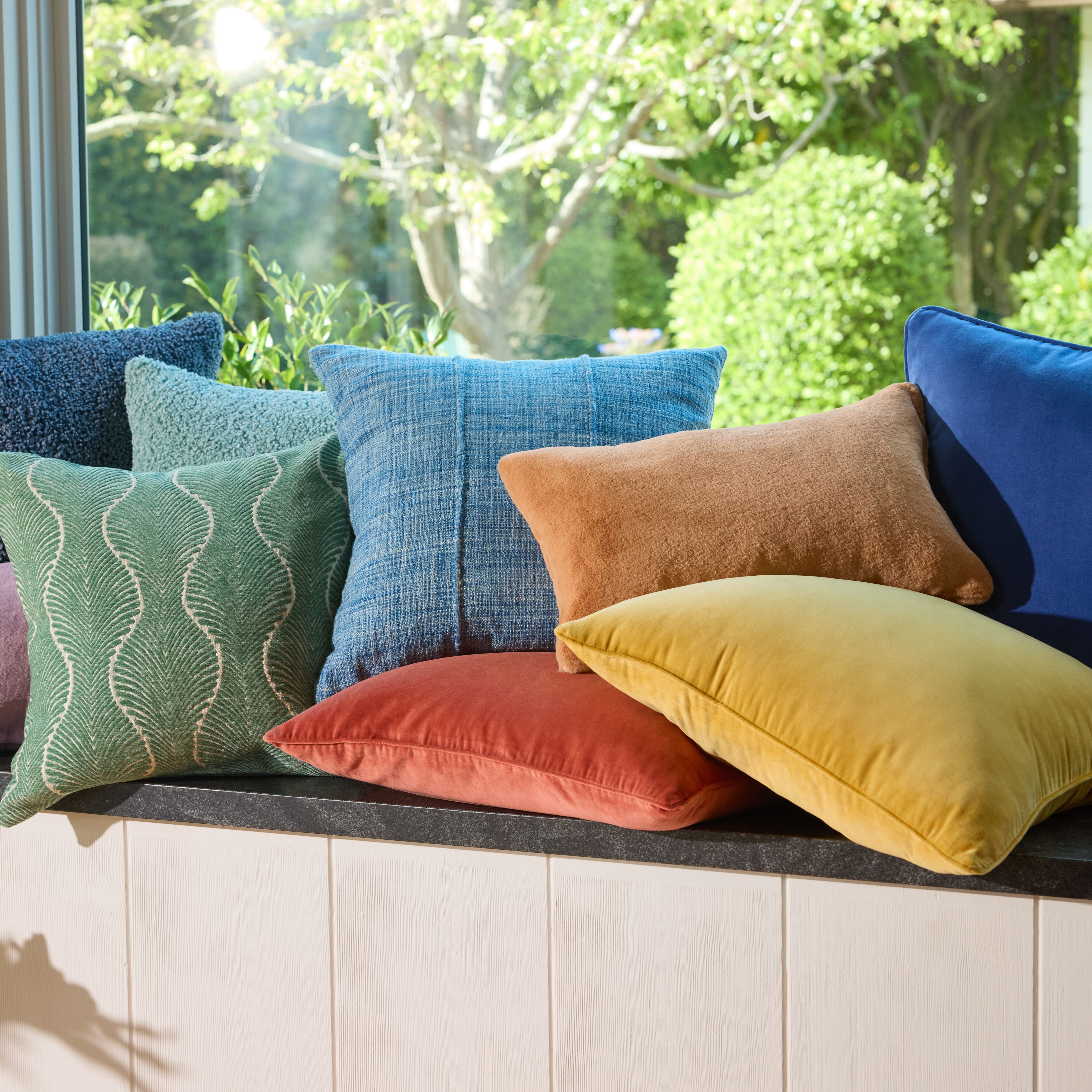 D&eacute;cor & Pillows