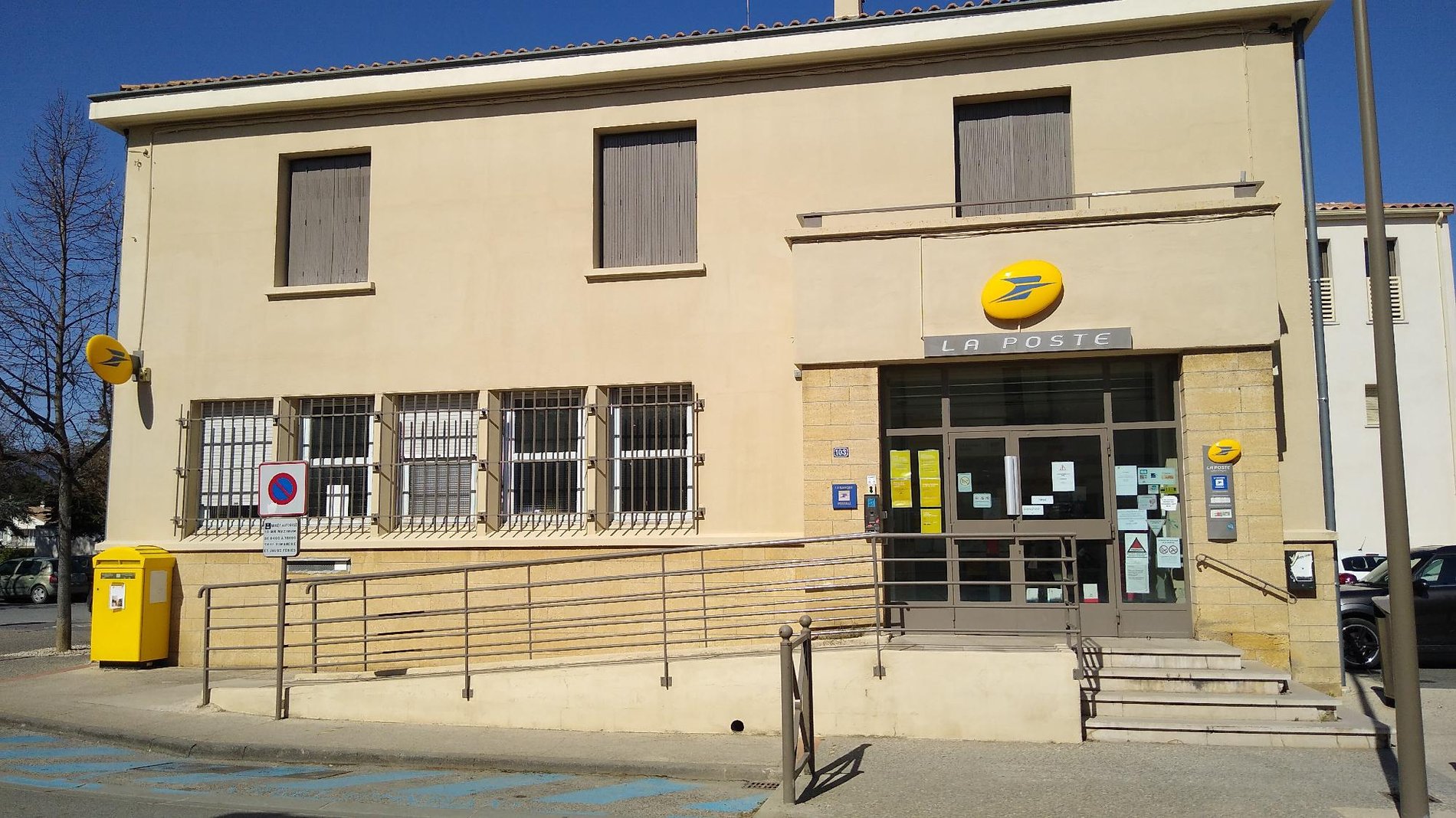 La Poste La Tour D Aigues 84240 La Poste