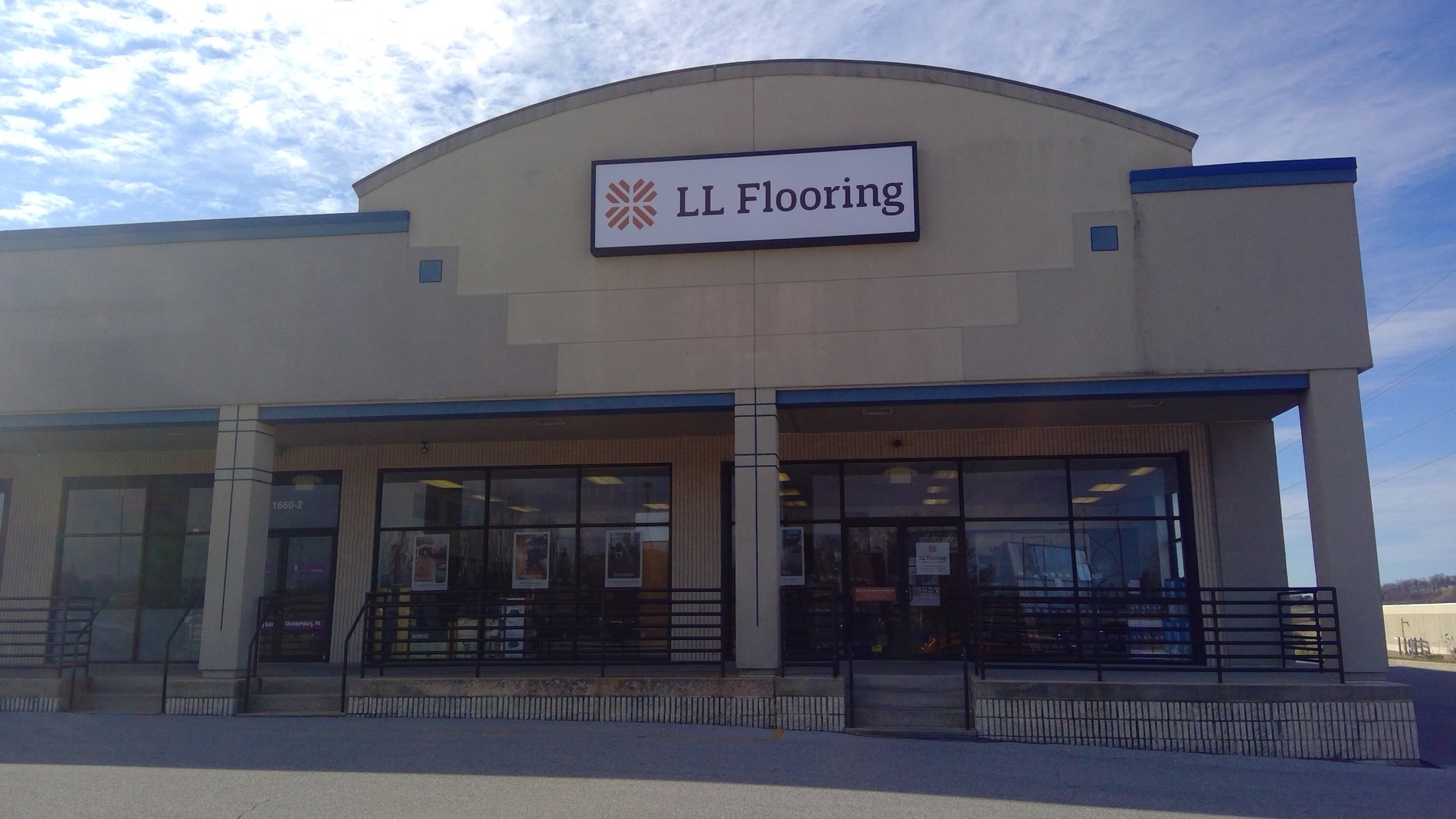 LL Flooring #1256 Chambersburg | 1660 Lincoln Way East | Storefront