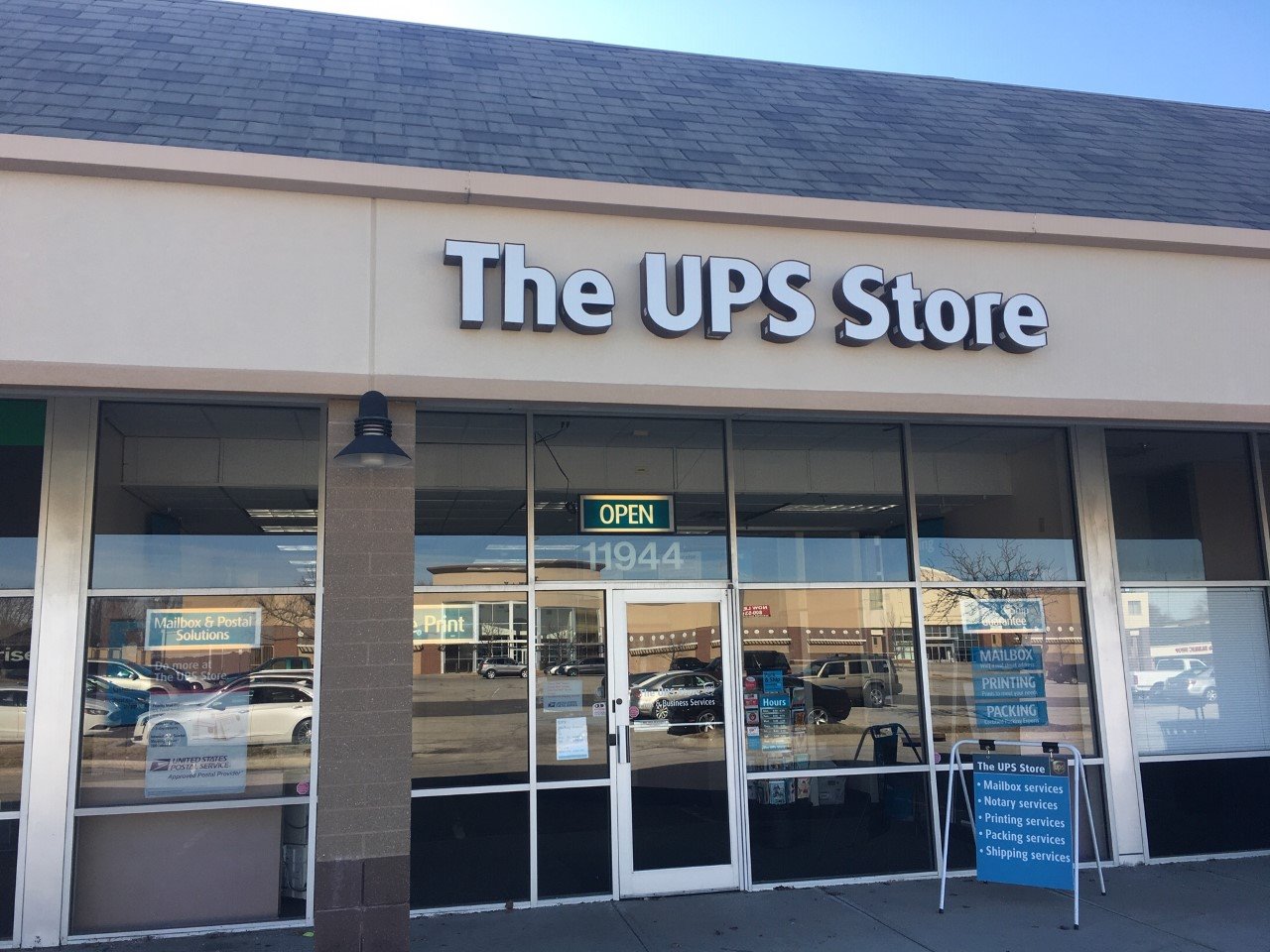 Facade of The UPS Store Lenexa