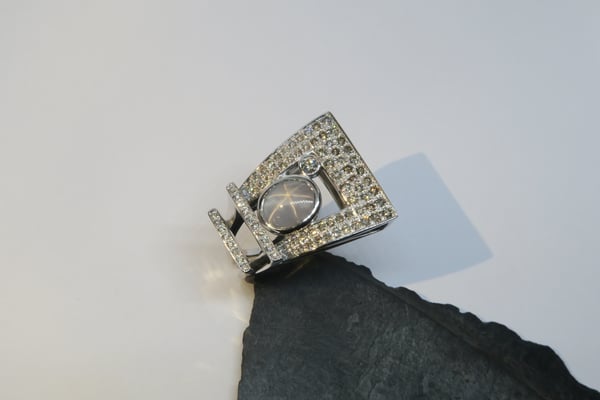 Bague diamants et saphir blanc étoilé