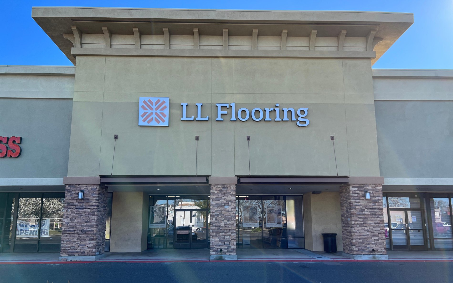 LL Flooring #1235 Modesto | 3250 Dale Road | Storefront