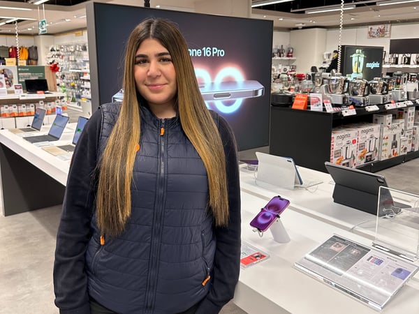 Vendeuse Multimédia et Apple Champion