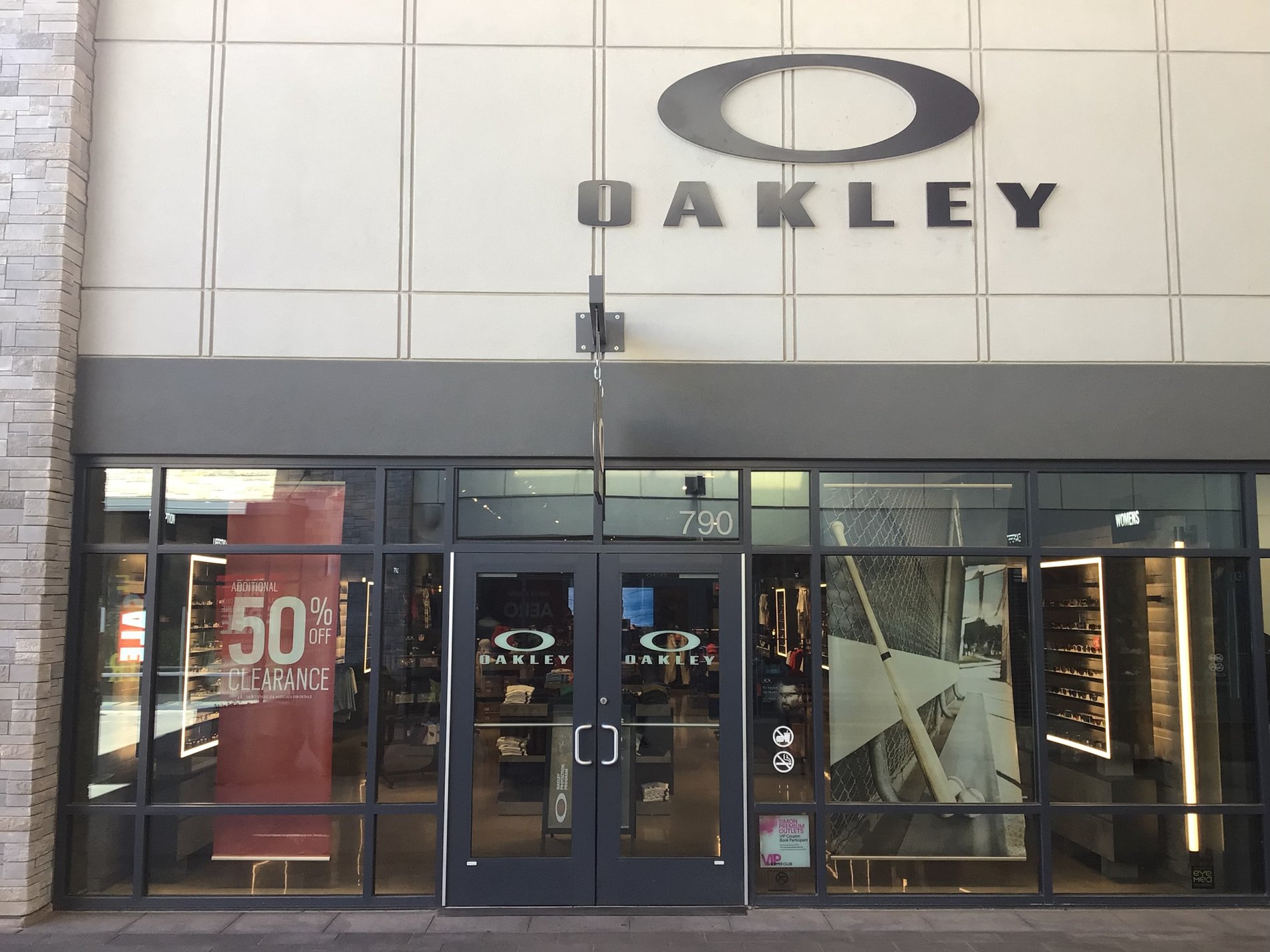 oakley vault, Oakley headquarters., Vantrosity