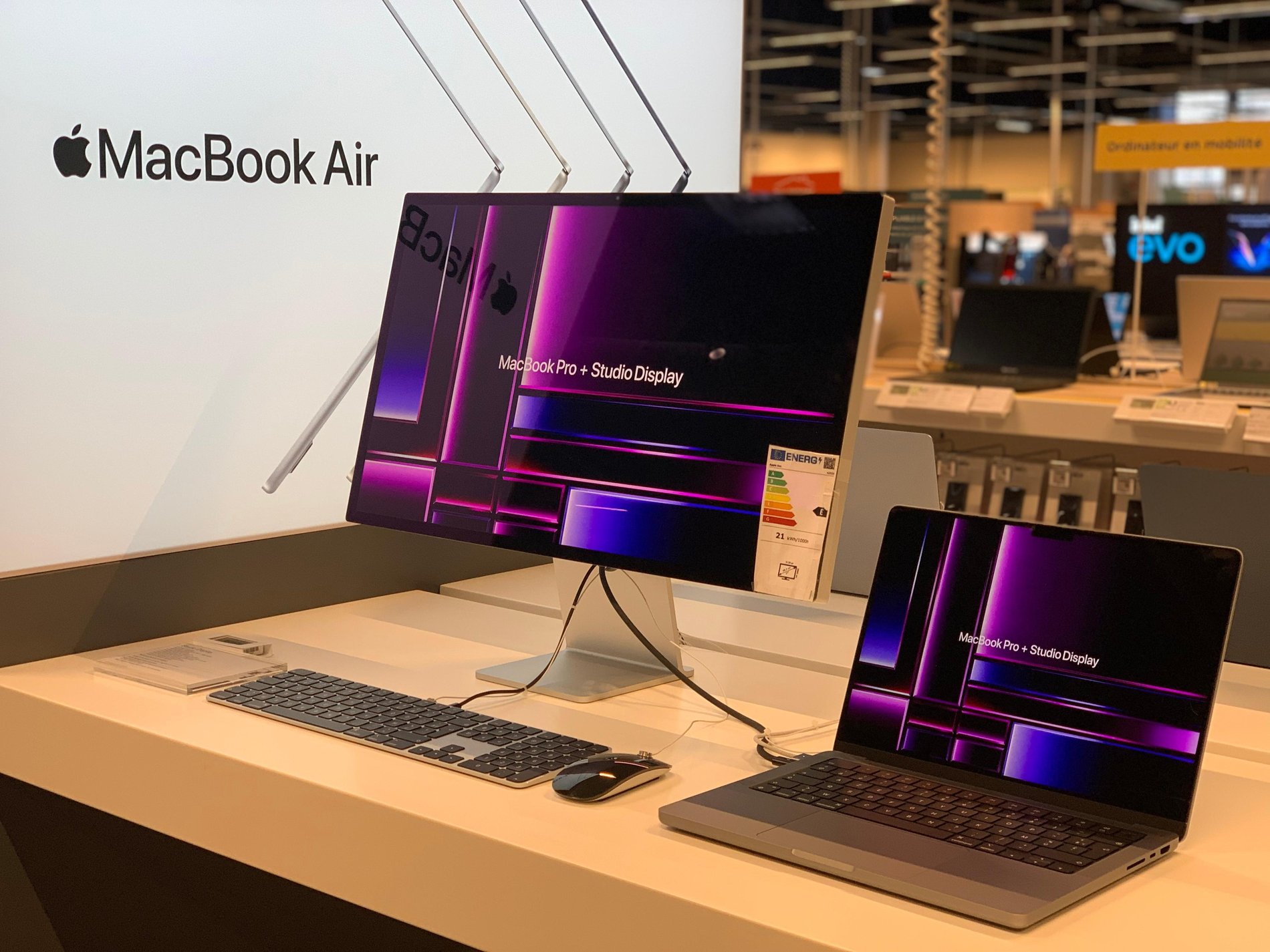 Espace Macbook pro Studio Display
