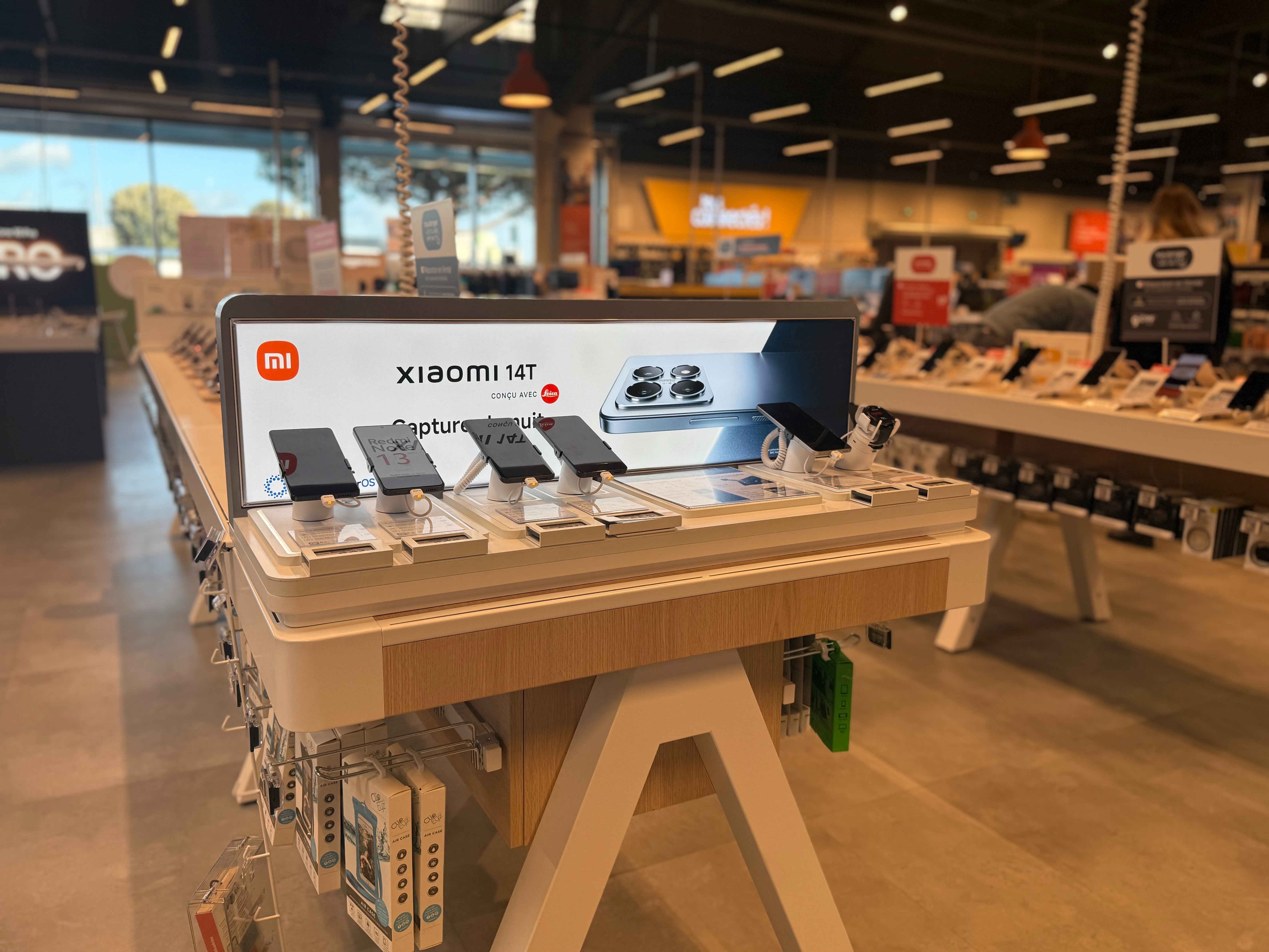 Rayon smartphones xiaomi  chez boulanger Rennes Saint - Grégoire avec les accessoires mobiles.
