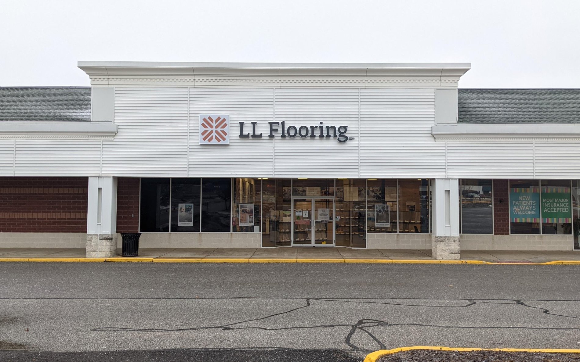 LL Flooring #1421 Fairlawn | 3750 West Market Street | Storefront