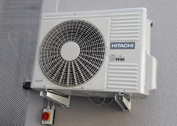 Hitachi Vinum Weinkeller Klima / Ausseneinheit auf Wandkonsolen