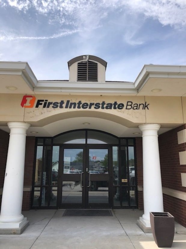 Exterior image of First Interstate Bank in Red Oak, IA.