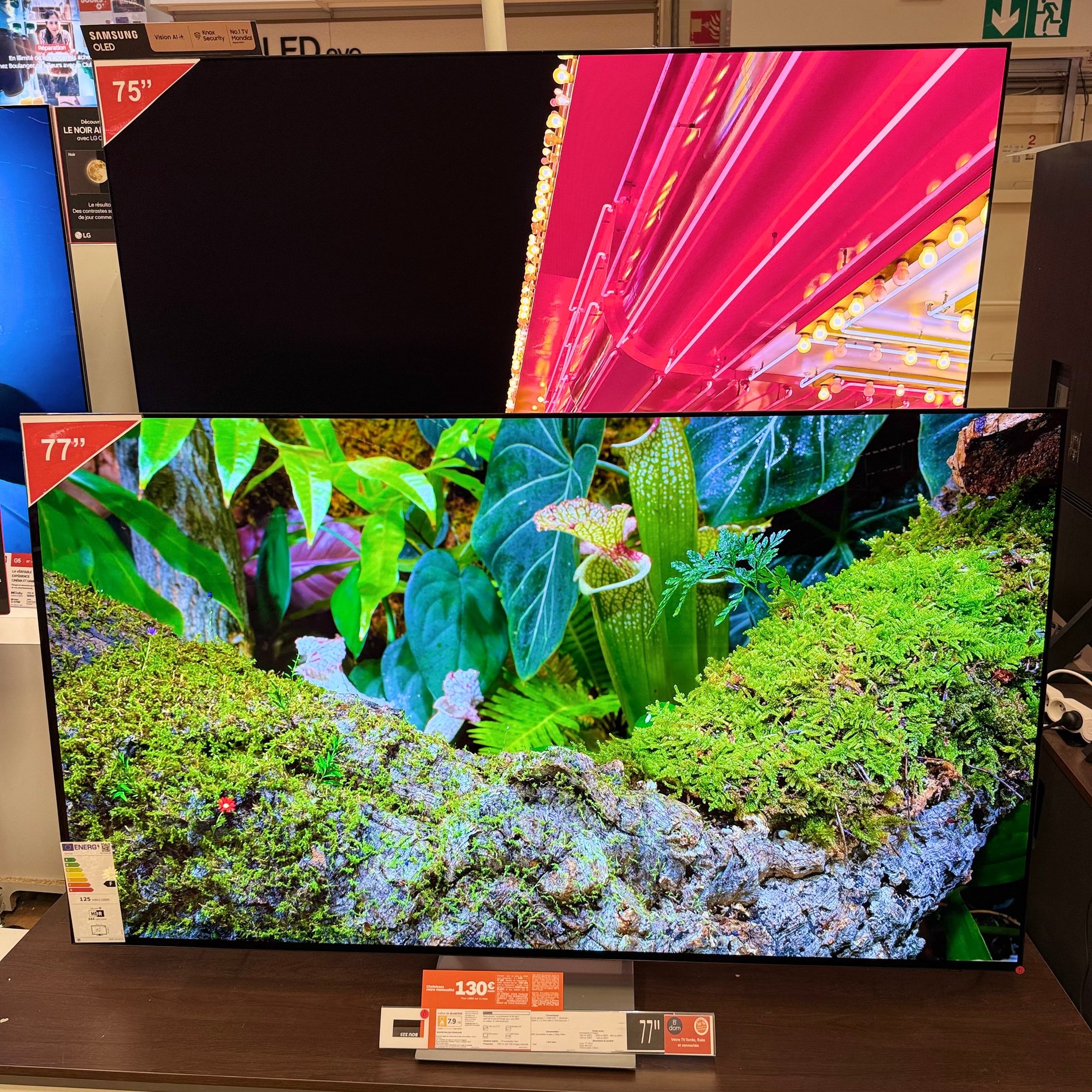Découvrez l'excellence de la technologie OLED avec les modèles Samsung TQ77S90F et TQ77S95F. Le S90F offre une qualité d'image exceptionnelle avec son processeur NQ4 AI Gen3 et un traitement anti-reflet, idéal pour une immersion visuelle optimale. Pour ceux qui recherchent une expérience encore plus avancée, le S95F se distingue par son écran QD-OLED de quatrième génération, atteignant des pics de luminosité impressionnants, et son revêtement anti-reflet amélioré pour des images éclatantes même en plein jour. Avec des fonctionnalités intelligentes telles que Vision AI et un son immersif Dolby Atmos, ces téléviseurs sont conçus pour offrir une expérience cinématographique inégalée. Choisissez le modèle qui correspond à vos besoins et élevez votre divertissement à un niveau supérieur. Disponible à Boulanger Dijon Quetigny