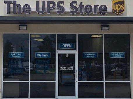 Facade of The UPS Store Gretna