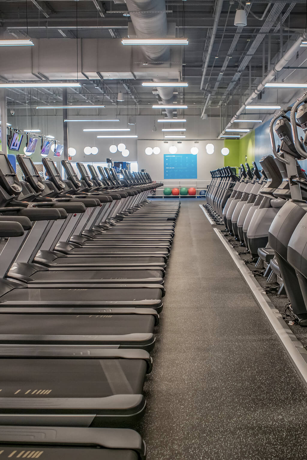 Blink Virginia Beach Gym at 4239 Holland Road, Virginia