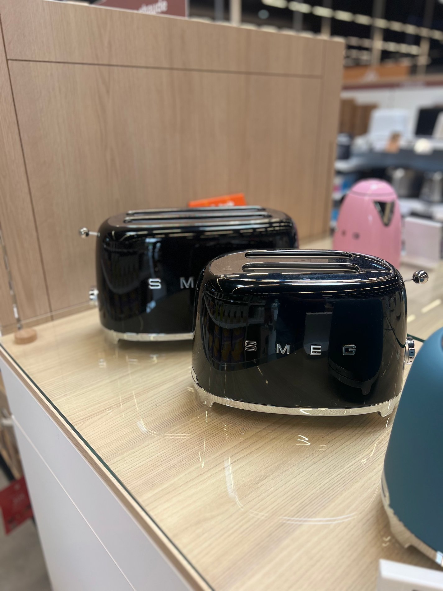 2 grille pain noir smeg dans votre magasin boulanger st quentin