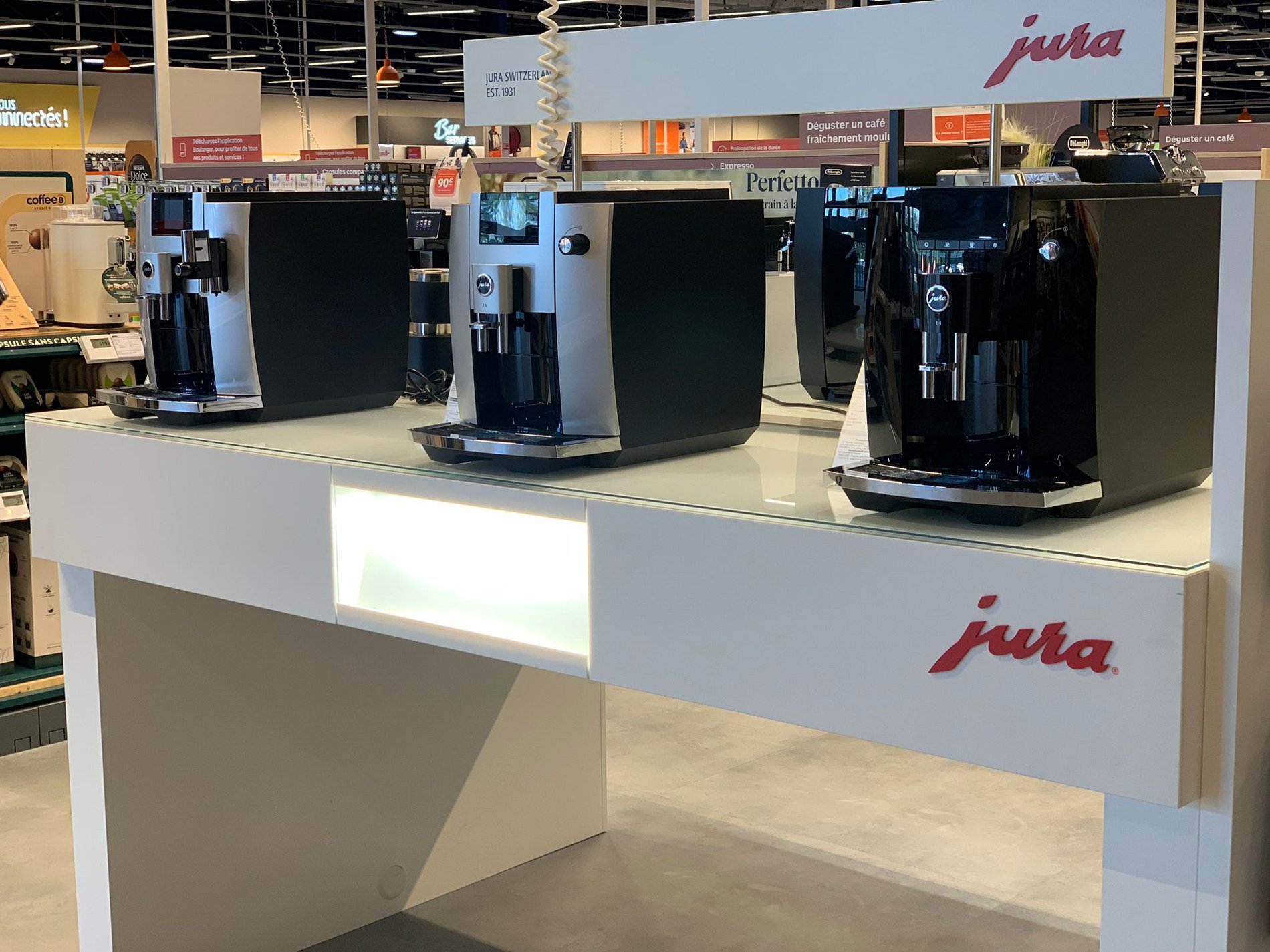 Présentoir de broyeurs Jura dans votre magasin Boulanger Lognes