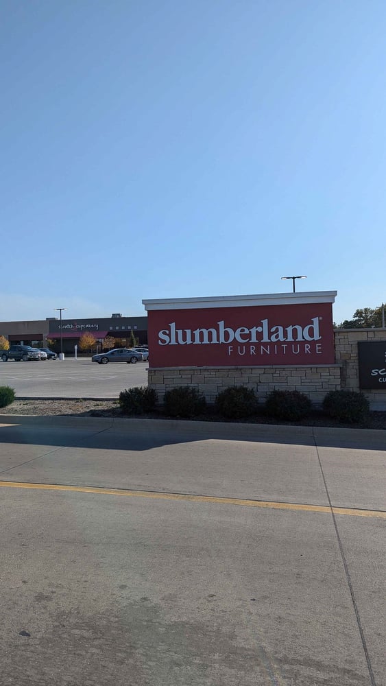 Cedar Falls Slumberland Furniture street sign