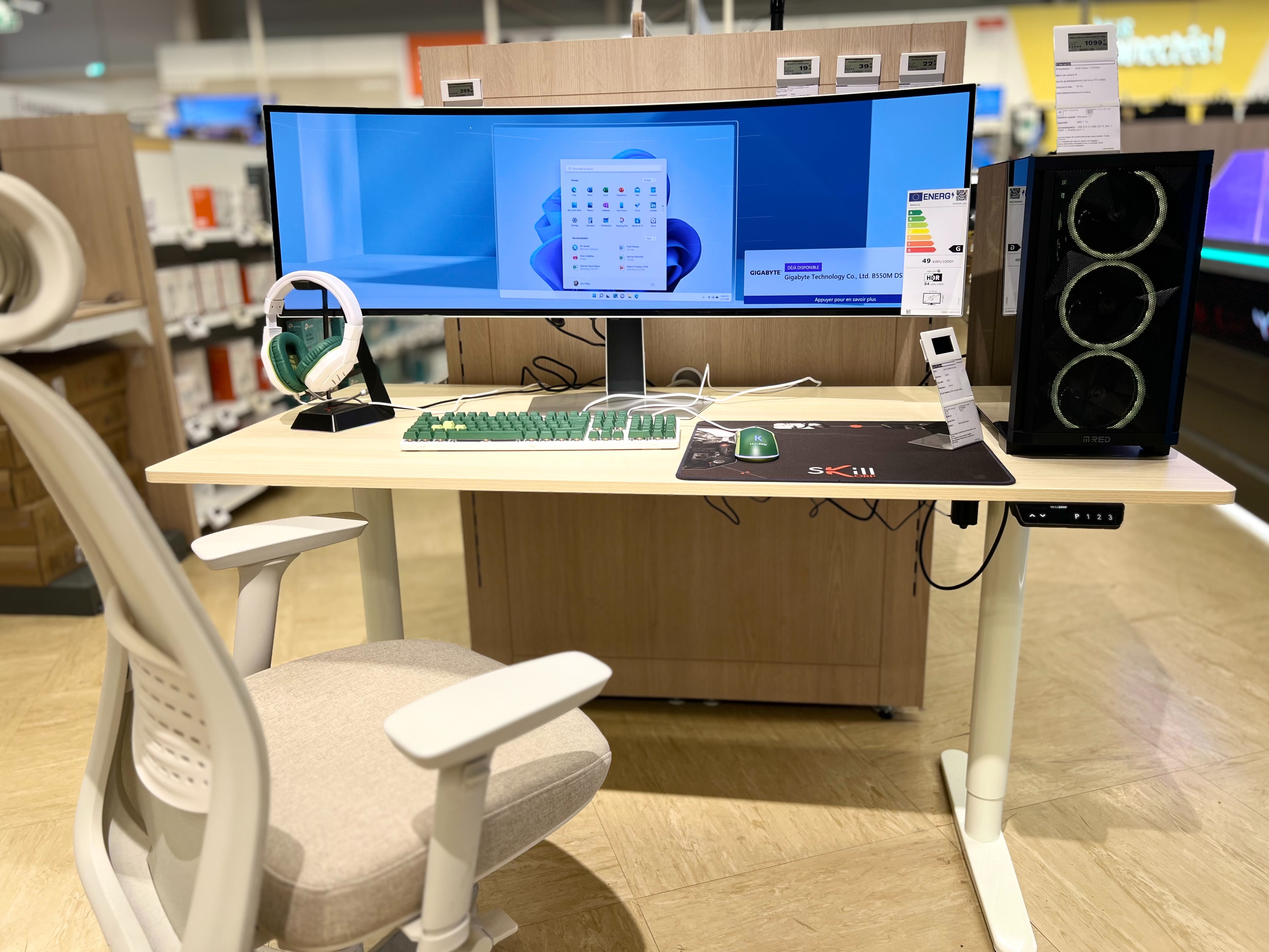 Ecran PC Gamer - magasin Boulanger de Valenciennes - Petite Forêt.