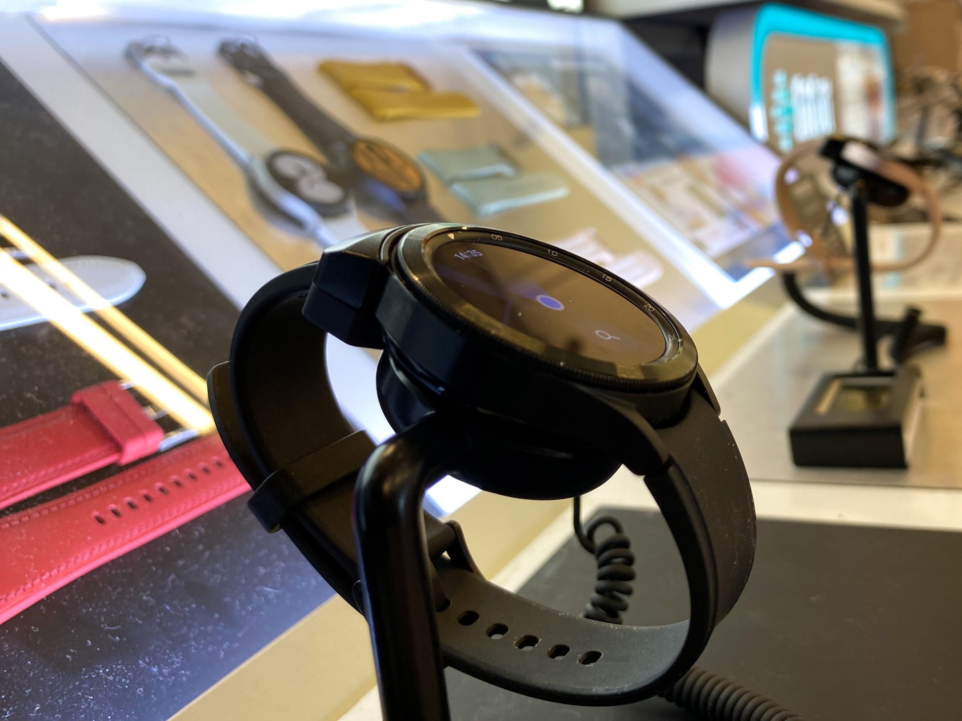 Découvrez les montres connectées dans votre magasin Boulanger Melun Cesson avec Apple watch et galaxy watch.