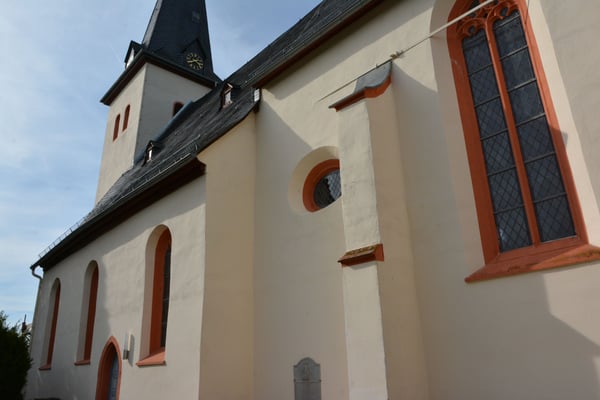 Evangelische Kirche Strinz-Trinitatis - Kirchengemeinde Gesamtkirchengemeinde Mittlerer Untertaunus (MUT)
